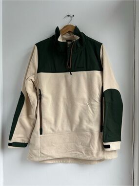 Hooké Cream and Dark Green Fleece Pullover Sweater